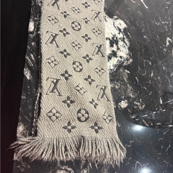 Authentic Louis Vuitton scarf - Picture 2 of 5